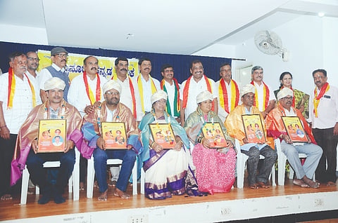 ವಿವಿಧ ಕ್ಷೇತ್ರದ ಪ್ರತಿನಿಧಿಗಳಿಗೆ ಪ್ರಶಸ್ತಿ ಪ್ರದಾನ ಮಾಡಲಾಯಿತು. ಡಾ.ಈ.ಸಿ.ನಿಂಗರಾಜ್ ಗೌಡ, ಅಂಶಿ ಪ್ರಸನ್ನಕುಮಾರ್, ಕ್ಯಾತನಹಳ್ಳಿ ಪ್ರಕಾಶ್, ಅರುಣ್‌ಕುಮಾರ್, ಸಾಲುಂಡಿ ದೊರೆಸ್ವಾಮಿ, ಎಸ್.ಬಾಲಕೃಷ್ಣ ಇನ್ನಿತರರಿದ್ದರು.