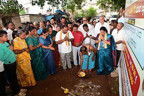 ಚಾಮರಾಜ ವಿಧಾನಸಭಾ ಕ್ಷೇತ್ರದ ವಿವಿಧ ಅಭಿವೃದ್ಧಿ ಕಾಮಗಾರಿಗಳಿಗೆ ಶಾಸಕ ಕೆ.ಹರೀಶ್‌ಗೌಡ ಚಾಲನೆ ನೀಡಿದರು. ರವಿ ಮಂಚೇಗೌಡನಕೊಪ್ಪಲು, ಪುಷ್ಪಲತಾ ಚಿಕ್ಕಣ್ಣ, ಜೆ.ಗೋಪಿ, ಭಾಸ್ಕರ್‌ಗೌಡ ಇತರರಿದ್ದರು.