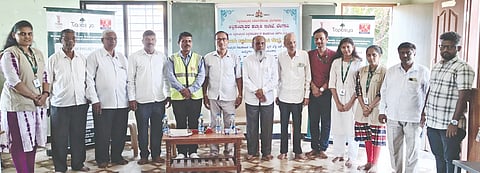 ಬೆಳಗಾವಿ ತಾಲೂಕಿನ ಕಾಕತಿಯಲ್ಲಿ ಈಚೆಗೆ ಜರುಗಿದ ಅಲ್ಪಸಂಖ್ಯಾತರ ಕಲ್ಯಾಣ ಯೋಜನೆಗಳ ಜಾಗೃತಿ ಶಿಬಿರದಲ್ಲಿ ಮಂಜುನಾಥ, ದಿನೇಶ ನಾಯ್ಕ, ಪ್ರಕಾಶ ಉಪ್ಪಾರ, ಲಕ್ಷ$್ಮಣ ಪಾಟೀಲ, ಅಬ್ದುಲ್​ ಸನದಿ ಇತರರಿದ್ದರು.