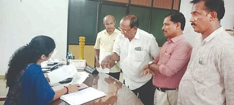 ಪುರಸಭೆ ವ್ಯಾಪ್ತಿಯ ಸ್ಥಳವನ್ನು ರಾಜಕೀಯ ಪಕ್ಷಕ್ಕೆ ಕಚೇರಿಗಾಗಿ ನೀಡುವುದಕ್ಕೆ ಸಿಪಿಐಎಂ ಆಕ್ಷೇಪ ವ್ಯಕ್ತಪಡಿಸಿ ಉಪವಿಭಾಗಾಧಿಕಾರಿಗೆ ಮನವಿ ಸಲ್ಲಿಸಿತು. ಪ್ರಮುಖರಾದ ವಿ.ನರಸಿಂಹ, ಸುರೇಶ್​ ಕಲ್ಲಾಗರ, ಎಚ್​.ನರಸಿಂಹ, ಚಂದ್ರಶೇಖರ್​ ಮೊದಲಾದವರಿದ್ದರು.