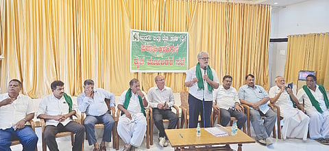  ಕುಂದಾಪುರ ಬಂಟರ ಭವನದ ಸಭಾಭವನದಲ್ಲಿ ರೈತ ಸಂದ ಪದಾಧಿಕಾರಿಗಳ ಹಾಗೂ ರೈತ ಮುಖಂಡರ ಸಭೆ ನಡೆಯಿತು. ಪ್ರತಾಪಚಂದ್ರ ಶೆಟ್ಟಿ, ದಿವಾಕರ ಶೆಟ್ಟಿ, ಬೆಳ್ವೆ ಸತೀಶ ಕಿಣಿ, ಭುಜಂಗ ಶೆಟ್ಟಿ ಮೊದಲಾದವರು ಇದ್ದರು