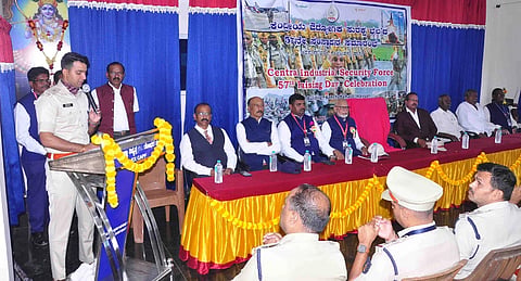 ಕೆಂಚಟ್ಟಹಳ್ಳಿ ಬಳಿಯ ನಿವೃತ್ತ ಯೋಧರ ಭವನದಲ್ಲಿ ಸಿಐಎಸ್‌ಎಫ್ 57ನೇ ವರ್ಷದ ಸಂಸ್ಥಾಪನಾ ದಿನ ಆಯೋಜಿಸಲಾಗಿತ್ತು. ಆಶೀಸ್ ದಾಲಿಯನ್, ಹನುಮಂತಪ್ಪ, ಶೇಖ್ ನವಾಬ್ ಖಾನ್, ನಾಗೇಶ್, ಶಿವಲಿಂಗಪ್ಪ ಸಂಪಗಾವಿ, ಮುಕುಂದಸ್ವಾಮಿ,  ನಿಂಗೇಗೌಡ ಇತರರಿದ್ದರು.