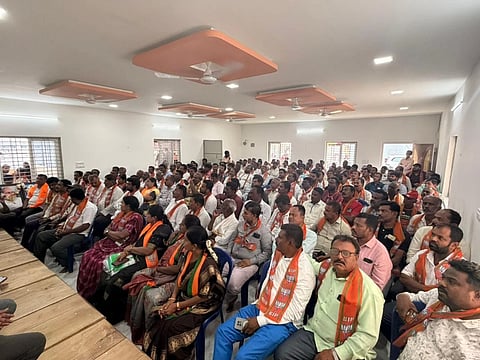 ಮಾಲೂರಿನಲ್ಲಿ ಬಿಜೆಪಿಯಿಂದ ಹಮ್ಮಿಕೊಂಡಿದ್ದ ಎಸ್​ಐಆರ್​ ತರಬೇತಿಯಲ್ಲಿ ಮಾಜಿ ಶಾಸಕ ಕೆ.ಎಸ್​.ಮಂಜುನಾಥ್​ ಗೌಡ, ಜಿಲ್ಲಾ ಬಿಜೆಪಿ ಮಾಜಿ ಅಧ್ಯಕ್ಷ ಡಾ.ಕೆ.ಎನ್​.ವೇಣುಗೋಪಾಲ್​, ತಾಲೂಕು ಅಧ್ಯಕ್ಷ ಕೃಷ್ಣಪ್ಪ ಇದ್ದರು.