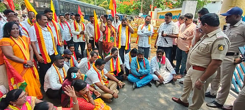 ಕನ್ನಡ ಸಂಘಟನೆಗಳ ಪ್ರತಿಭಟನೆ 