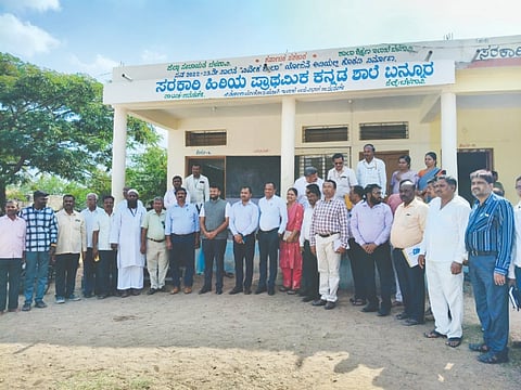 ರಾಮದುರ್ಗ ಬನ್ನೂರ ಗ್ರಾಮದಲ್ಲಿ ಜಿಪಂ ಸಿಇಒ ರಾಹುಲ ಶಿಂಧೆ ವಿವಿಧ ಕಾಮಗಾರಿ ಪರಿಶೀಲಿಸಿದರು. ರವಿ ಬಂಗಾರೆಪ್ಪನವರ, ಬಸವರಾಜ ಹೆಗ್ಗನಾಯಕ, ಬಸವರಾಜ, ಐನಾಪೂರೆ, ಸೋಮರಡ್ಡಿ ಹೊಂಗಲ, ಬಸವರಾಜ ಅಡವಿಮಠ ಇತರರಿದ್ದರು.