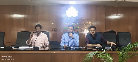 ರಾಯಚೂರಿನ ಜಿಲ್ಲಾಡಳಿತ ಭವನದಲ್ಲಿ ಮಂಗಳವಾರ ಜಿಲ್ಲಾಧಿಕಾರಿ ನಿತೀಶ್ ಕೆ. ಅಧ್ಯಕ್ಷತೆಯಲ್ಲಿ  ರಾಯಚೂರು ಉತ್ಸವದ ಮೂರನೇ ಸುತ್ತಿನ ಸಭೆ ನಡೆಯಿತು. ಮಹಾನಗರ ಪಾಲಿಕೆಯ ಆಯುಕ್ತ ಜುಬಿನ್ ಮೊಹಪಾತ್ರ, ಎಡಿಸಿ ಶಿವಾನಂದ ಇದ್ದರು.