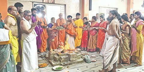 ಜೇವರ್ಗಿಯ ಬಸವೇಶ್ವರ ನಗರದ ಶ್ರೀ ರಾವೇಂದ್ರ ಸ್ವಾಮಿ ಮಠದಲ್ಲಿ ಅಧಿಕ ಮಾಸ ನಿಮಿತ್ತ ಭಾನುವಾರ ಧನ್ವಂತರಿ ಹೋಮ ನೆರವೇರಿತು. 