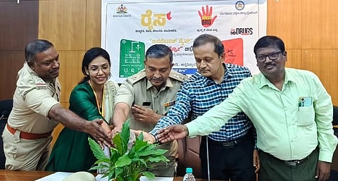  ರಾಮನಗರ ಎಸ್‌ಪಿ ಕಚೇರಿಯಲ್ಲಿ ಹಮ್ಮಿಕೊಂಡಿದ್ದ ಆಪರೇಷನ್ ರೈಸ್ ಮತ್ತು ಬೇಡ ಬ್ರೋ ಅಭಿಯಾನಕ್ಕೆ ಎಎಸ್‌ಪಿ ರಾಜೇಂದ್ರ ಚಾಲನೆ ನೀಡಿದರು. ಜಿಲ್ಲಾ ಮಕ್ಕಳ ಹಕ್ಕುಗಳ ರಕ್ಷಣಾ ಘಟಕದ ಅಧಿಕಾರಿ ರಜನಿ, ಪದವಿ ಪೂರ್ವ ಶಿಕ್ಷಣ ಇಲಾಖೆ ಉಪನಿರ್ದೇಶಕ ಮರಿಸ್ವಾಮಿ ಇದ್ದರು.
