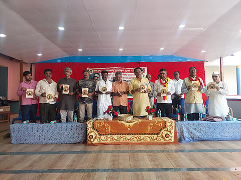 ಚನ್ನಪಟ್ಟಣದ ಸಾರ್ವಜನಿಕ ವಿದ್ಯಾಸಂಸ್ಥೆ ಆವರಣದಲ್ಲಿ ಸಿಂ.ಲಿಂ.ನಾಗರಾಜು ಪ್ರತಿಷ್ಠಾನದಿಂದ ಆಯೋಜಿಸಿದ್ದ ಶಾಂತವೇರಿ ಗೋಪಾಲಗೌಡ ಜನ್ಮದಿನ ಕಾರ್ಯಕ್ರಮದಲ್ಲಿ ‘ಮೇದರದೊಡ್ಡಿ ಹನುಮಂತರವರ ನೆಲದಲ್ಲಿಯೂ ನಕ್ಷತ್ರಗಳಿವೆ’ ಕವನ ಸಂಕಲನವನ್ನು ವಿಚಾರವಾದಿ ಬಂಜಗೆರೆ ಜಯಪ್ರಕಾಶ್ ಲೋಕಾರ್ಪಣೆ ಮಾಡಿದರು. ಕಸಾಪ ಜಿಲ್ಲಾಧ್ಯಕ್ಷ ಬಿ.ಟಿ.ನಾಗೇಶ್, ಎಸ್‌ಡಿಎಂಸಿ ಸಮನ್ವಯ ವೇದಿಕೆ ಅಧ್ಯಕ್ಷ ಉಮೇಶ್ ಗಂಗವಾಡಿ, ಹಿರಿಯ ಸಾಹಿತಿ ಡಾ.ಕೂ.ಗಿ.ಗಿರಿಯಪ್ಪ, ಸಮಾಜಸೇವಕ ರುದ್ರಪ್ಪ ಇತರರು ಇದ್ದರು.