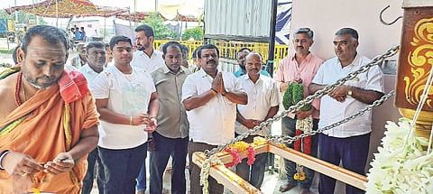 ಚನ್ನರಾಯಪಟ್ಟಣದ ವಳಗೇರಮ್ಮ ದೇವಸ್ಥಾನದಲ್ಲಿ ರಥದ ಮನೆಯನ್ನು ಶಾಸಕ ಸಿ.ಎನ್.ಬಾಲಕೃಷ್ಣ ಉದ್ಘಾಟಿಸಿದರು. ಕೋಟೆ ಮೋಹನ್, ಜೈದೀಪ್‌ಬಾಲಕೃಷ್ಣ, ಬಾಬು, ಸಿ.ಎನ್.ದೇವರಾಜು ಇತರರು ಇದ್ದರು.