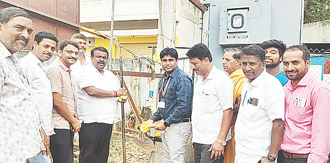 ಚನ್ನರಾಯಪಟ್ಟಣದ ಪಂಪ್ ಹೌಸ್‌ನಲ್ಲಿ ನಿರಂತರ ವಿದ್ಯುತ್ ಪೂರೈಕೆಗೆ ಅಳವಡಿಕೆಗೆ ಶಾಸಕ ಸಿ.ಎನ್.ಬಾಲಕೃಷ್ಣ ಭೂಮಿಪೂಜೆ ನೆರವೇರಿಸಿದರು. ಎಂ.ಆರ್.ಅನಿಲ್‌ಕುಮಾರ್, ಜಗದೀಶ್, ಕೃಷ್ಣ,  ರಮೇಶ್, ಪ್ರಶಾಂತ್ ಇತರರು ಇದ್ದರು.  