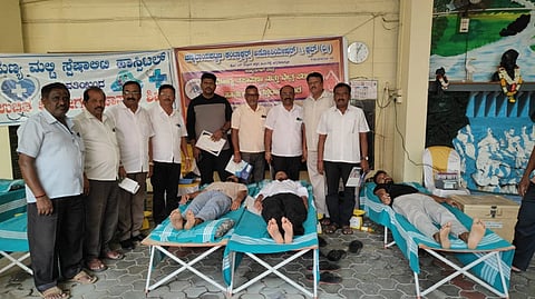 ಚನ್ನರಾಯಪಟ್ಟಣದಲ್ಲಿನ ಕಂಟ್ರಾಕ್ಟರ್ ಅಸೋಸಿಯೇಷನ್ ಅಂಡ್ ಕ್ಲಬ್ ತನ್ನ 200 ಮಂದಿ ಸದಸ್ಯರಿಗೆ ಆರೋಗ್ಯ ಉಚಿತ ತಪಾಸಣೆ ನಡೆಸಿತು. ಸಿ.ವೈ.ಪ್ರವೀಣ್, ಯೋಗಣ್ಣ, ಎನ್.ರಂಗಸ್ವಾಮಿ ಇತರರಿದ್ದರು. 