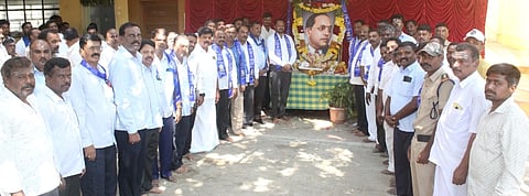 ಮಲೆಮಹದೇಶ್ವರ ಬೆಟ್ಟದಲ್ಲಿ ಶ್ರೀ ಮಲೆಮಹದೇಶ್ವರ ಸ್ವಾಮಿ ಕ್ಷೇತ್ರ ಅಭಿವೃದ್ಧಿ ಪ್ರಾಧಿಕಾರದ ವತಿಯಿಂದ ಡಾ.ಬಿ.ಆರ್. ಅಂಬೇಡ್ಕರ್ ಅವರ ಜಯಂತಿಯನ್ನು ಆಚರಿಸಲಾಯಿತು. ಎ.ಈ ರಘು, ಚಂದ್ರಶೇಖರ್, ಜನಾರ್ಧನ್ ಮಹದೇವಸ್ವಾಮಿ ಮತ್ತಿತರರಿದ್ದರು. 