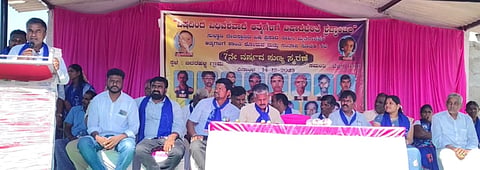 ಬಿದರಹಳ್ಳಿಯಲ್ಲಿ ಆಯೋಜಿಸಿದ್ಧ ಶ್ರದ್ಧಾಂಜಲಿ ಸಭೆಯಲ್ಲಿ ದಸಂಸ ರಾಜ್ಯ ಸಂಚಾಲಕ ದೊಡ್ಡಿಂದುವಾಡಿ ಸಿದ್ದರಾಜು ಮಾತನಾಡಿದರು. ನದಿಯಾ, ರಾಮಲಿಂಗಂ, ಷಣ್ಮುಗಂ, ಮಣಿ ಇತರರು ಇದ್ದರು. 