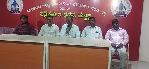 ಹುಬ್ಬಳ್ಳಿಯಲ್ಲಿ ಛಬ್ಬಿ ಗ್ರಾಮದ ದುರ್ಗಾದೇವಿ ದೇವಸ್ಥಾನದ ಜಾತ್ರಾ ಸಮಿತಿ ಮುಖ್ಯಸ್ಥ ದೇವೇಂದ್ರಪ್ಪ ಕಾಗೇನವರ ಮಾತನಾಡಿದರು.  ಕಲ್ಲಪ್ಪ ಮೊರಬದ, ಕರೆಪ್ಪ ಕೋಳಿ, ಗುರುನಾಥ ದೊಡ್ಡಮನಿ, ಬಸವರಾಜ ಅಂಬಲೆನ್ನವರ ಇದ್ದರು.