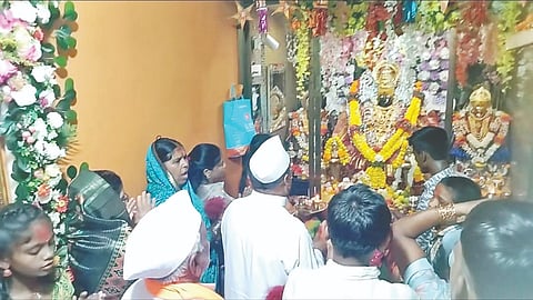 ಹುಲಸೂರು ತಾಲೂಕಿನ ಮಹಾರಾಷ್ಟ್ರ ಗಡಿ ಭಾಗದ ಕೋಟಮಾಳ ಗ್ರಾಮದ ಲಕ್ಷ್ಮಿ ದೇವಸ್ಥಾನದಲ್ಲಿ ಮಂಗಳವಾರ ಮಹಾಲಕ್ಷಿ$್ಮ ಜಾತ್ರಾ ಮಹೋತ್ಸವದ ನಿಮಿತ್ತ ದೇವಿಗೆ ವಿಶೇಷ ಪೂಜೆ ಸಲ್ಲಿಸಲಾಯಿತು. 