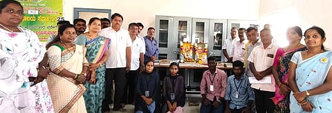 ಕಂಪ್ಲಿ ಸೋಮಪ್ಪ ಕೆರೆ ಆವರಣದಲ್ಲಿನ ಸಾರ್ವಜನಿಕ ಗ್ರಂಥಾಲಯದಲ್ಲಿ ಗ್ರಂಥಾಲಯ ಸಪ್ತಾಹ ಕಾರ್ಯಕ್ರಮ ಆಯೋಜಿಸಲಾಗಿತ್ತು. ಪ್ರಮುಖರಾದ ಜಗದೇವಪ್ಪ, ಡಾ.ಬಿ.ಶ್ರೀನಿವಾಸರೆಡ್ಡಿ, ಎಚ್.ಸಿ.ರಾಘವೇಂದ್ರ, ರಾಘವೇಂದ್ರ ಶ್ರೇಷ್ಠಿ, ಇಂದ್ರಜಿತ್‌ಸಿಂಗ್ ಇತರರಿದ್ದರು.