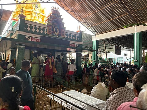 ಮಣ್ಣಿತ್ತಿನ ಅಮಾವಾಸ್ಯೆ ಹಿನ್ನಲೆ ಶ್ರೀ ಕ್ಷೇತ್ರ ಕುರುಬನಕಟ್ಟೆಗೆ ಮಂಗಳವಾರ ಹೆಚ್ಚಿನ ಸಂಖ್ಯೆಯಲ್ಲಿ ಭಕ್ತರು ಭೇಟಿ ನೀಡಿ ಪೂಜೆ ಸಲ್ಲಿಸಿದರು.