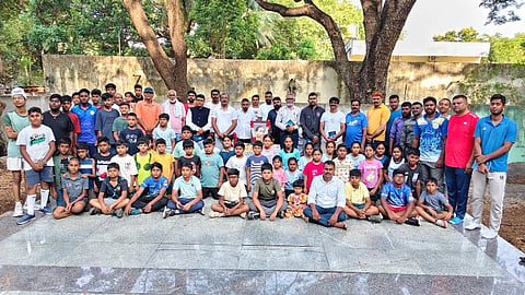 ಕೊಳ್ಳೇಗಾಲದ ಮರಡಿಗುಡ್ಡದಲ್ಲಿ ವೃಕ್ಷವನ ವಾಯು ವಿಹಾರಿಗಳ ಸಂಘದಿಂದ ಅಂಬೇಡ್ಕರ್ ಅವರ 135ನೇ ಜಯಂತಿ ಆಚರಣೆ ಮಾಡಲಾಯಿತು. ಮಹದೇವ ಶಂಕನಪುರ, ನಂದೀಶ್,  ಮಹದೇವಸ್ವಾಮಿ, ಮಹದೇವ ಪ್ರಸಾದ್,ಪ್ರಕಾಶ್, ಶಿವಣ್ಣ, ಶಿವಮೂರ್ತಿ ಇತರರಿದ್ದರು.