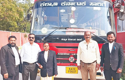 ಲಿಂಗಸುಗೂರು ಬಸ್ ನಿಲ್ದಾಣದಲ್ಲಿ ಯಾದಗಿರಿ ಘಟಕಕ್ಕೆ ಸೇರಿದ ಬಸ್ ಜಪ್ತಿ ಮಾಡಲಾಯಿತು. ಕೋರ್ಟ್ ಬೇಲಿಫ್ ಶಾಂತಪ್ಪ, ಮಾನಪ್ಪ, ಕಕ್ಷಿದಾರರ ಪರ ವಕೀಲ ಎಚ್.ವೀರಭದ್ರಪ್ಪ, ಶಿವಕುಮಾರ ಶೀಲವಂತ, ಮಲ್ಲಿಕಾರ್ಜುನ ಗೋನಾಳ, ರತ್ನಾಬಾಯಿ ಇದ್ದರು. 