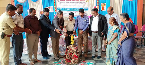 ಹೊಸಪೇಟೆ ಮಹಿಳಾ ಸಮಾಜ ಶಾಲೆಯ ಸಭಾಂಗಣದಲ್ಲಿ ಶುಕ್ರವಾರ ಮಕ್ಕಳ ದಿನಾಚರಣೆ ಕಾರ್ಯಕ್ರಮ ಪ್ರಧಾನ ಹಿರಿಯ ಸಿವಿಲ್ ನ್ಯಾಯಾಧೀಶ ಎನ್.ಸುಬ್ರಮಣ್ಯ ಉದ್ಘಾಟಿಸಿದರು. 