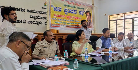 ಹೊಸಕೋಟೆ ತಾಲೂಕು ಕಚೇರಿಯಲ್ಲಿ ಹಮ್ಮಿಕೊಂಡಿದ್ದ ಜನಸ್ಪಂದನಾ ಸಭೆಯಲ್ಲಿ ಶಾಸಕ ಶರತ್​ ಬಚ್ಚೇಗೌಡ ಮಾತನಾಡಿದರು.