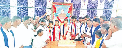 ಸರಗೂರು ತಾಲೂಕಿನ ಹಾದನೂರು ಗ್ರಾಮದಲ್ಲಿ ಡಾ. ಬಿ.ಆರ್.ಅಂಬೇಡ್ಕರ್ ಅವರ 135ನೇ ಜಯಂತಿಯನ್ನು ವಿಜೃಂಭಣೆಯಿಂದ ಆಚರಿಸಲಾಯಿತು. ಸಿದ್ದರಾಜು, ಚಿಕ್ಕಣ್ಣ, ಪುಟ್ಟರಾಜು, ಪ್ರಕಾಶ್ ಇತರರು ಇದ್ದರು. 