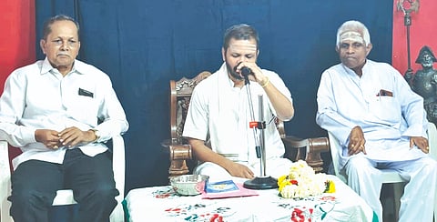 ಸೇಡಂನಲ್ಲಿ ಹಮ್ಮಿಕೊಂಡಿದ್ದ ಮಾನವ ಬದುಕಿನ ಸೋಪಾನ ಸತ್ಸಂಗ ಕಾರ್ಯಕ್ರಮದಲ್ಲಿ ಶ್ರೀ ಸದಾಶಿವ ಸ್ವಾಮೀಜಿ ಮಾತನಾಡಿದರು. ಲಿಂಗಾರೆಡ್ಡಿ ಶೇರಿ, ಸಿದ್ದಪ್ಪ ತಳ್ಳಳ್ಳಿ ಇದ್ದರು. 
