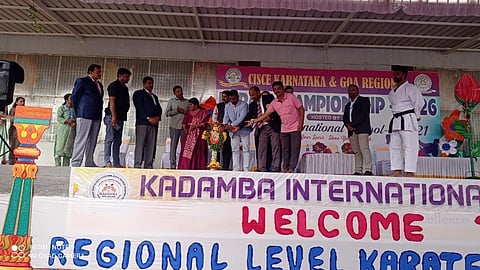 ಶಿರಾ ನಗರದ ಕದಂಬ ಶಾಲಾ ಆವರಣದಲ್ಲಿ ಹಮ್ಮಿಕೊಂಡಿದ್ದ ಕರಾಟೆ ಸ್ಪರ್ಧೆಯನ್ನು ಕರಾಟೆ ಅಸೋಸಿಯೇಷನ್ ಅಧ್ಯಕ್ಷ ಭಾರ್ಗವ್ ರೆಡಿ ಉದ್ಘಾಟಿಸಿದರು. ಕರ್ನಾಟಕ ಮತ್ತು ಗೋವಾ ರಾಜ್ಯಗಳ ಕ್ರೀಡಾ ಸಂಯೋಜಕ ತ್ಯಾಗರಾಜು, ಡಾ.ರುದ್ರಯ್ಯ ಹಿರೇಮಠ, ಚಂದ್ರಶೇಖರ್, ಜೋಶ್, ಶಶಿಕಲಾ ಹಿರೇಮಠ, ಕದಂಬ ಶಾಲೆಯ ಸಂಸ್ಥಾಪಕ ಅಧ್ಯಕ್ಷ ಅವಿನಾಶ್, ಲತಾ ಅವಿನಾಶ್, ಎಸ್.ಎನ್.ಜೈಪಾಲ್ ಇದ್ದರು.