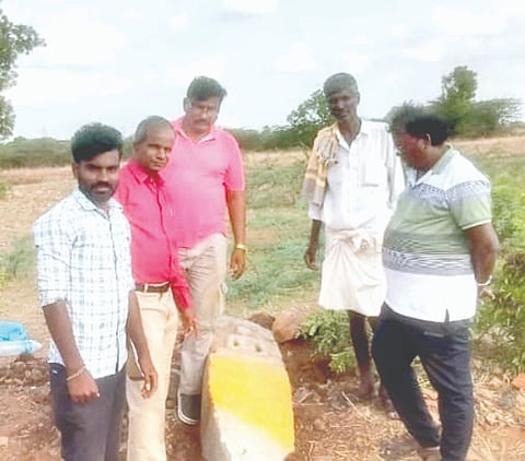 ಸಂಡೂರು ತಾಲೂಕಿನ ಅಂತಾಪುರದ ಹೊಲದಲ್ಲಿ ಪತ್ತೆಯಾಗಿರುವ ವಿಜಯನಗರ ಸಾಮ್ರಾಜ್ಯದ ಶಾಸನ. 