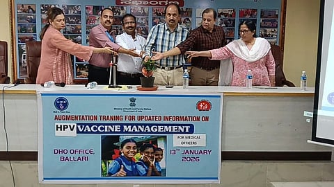 ಬಳ್ಳಾರಿಯ ಡಿಎಚ್‌ಒ ಸಭಾಂಗಣದಲ್ಲಿ ಆಯೋಜಿಸಿದ್ದ ತರಬೇತಿ ಕಾರ್ಯಾಗಾರವನ್ನು ಡಿಎಚ್‌ಒ ಡಾ.ವೈ.ರಮೇಶಬಾಬು ಉದ್ಘಾಟಿಸಿದರು. ವೈದ್ಯಾಧಿಕಾರಿಗಳಾದ  ಡಾ.ಹನುಮಂತಪ್ಪ , ಡಾ.ಶ್ರೀಧರ್, ಡಾ.ವೀರೇಂದ್ರಕುಮಾರ, ಡಾ.ಮರಿಯಂಬಿ, ಡಾ.ಇಂದ್ರಾಣಿ ಇದ್ದರು.