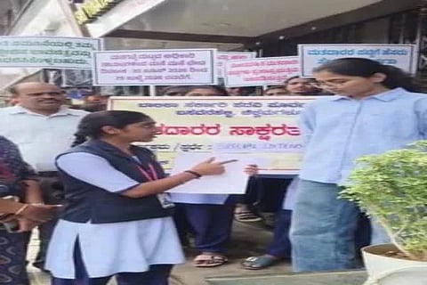 ರಾಜ್ಯದಲ್ಲಿ ವಿಶೇಷ ಮತದಾರರ ಪಟ್ಟಿಯ ತೀವ್ರ ಪರಿಷ್ಕರಣೆ ಪ್ರಕ್ರಿಯೆ ಚುರುಕುಗೊಂಡಿರುವ ಹಿನ್ನೆಲೆಯಲ್ಲಿ ಮತದಾರರಲ್ಲಿ ಜಾಗೃತಿ ಮೂಡಿಸುವ ಸಲುವಾಗಿ ನಗರದ ಬಸವನಹಳ್ಳಿಯ ಬಾಲಿಕಾ ಸರ್ಕಾರಿ ಪದವಿ ಪೂರ್ವ ಕಾಲೇಜಿನ ಮತದಾರರ ಸಾಕ್ಷರತಾ ಕ್ಲಬ್ ವತಿಯಿಂದ ಪ್ರಮುಖ ರಸ್ತೆಗಳಲ್ಲಿ ಹಾಗೂ ಜನನಿಬಿಡ ಪ್ರದೇಶಗಳಲ್ಲಿ ಜಾಥಾ ನಡೆಸಲಾಯಿತು.