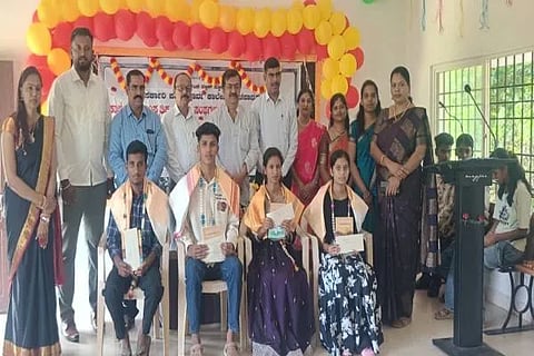 ಚಿಕ್ಕಮಗಳೂರು ತಾಲೂಕಿನ ಕಳಸಾಪುರದ ಸರ್ಕಾರಿ ಪದವಿ ಪೂರ್ವ ಕಾಲೇಜಿನಲ್ಲಿ ವಿದ್ಯಾರ್ಥಿ, ಕ್ರೀಡಾ, ಸಾಂಸ್ಕೃತಿಕ ಸಂಘಗಳು, ಇಎಲ್ ಹಾಗೂ ಇಕೋ ಕ್ಲಬ್‌ಗಳ ನೂತನ ಪದಾಧಿಕಾರಿಗಳನ್ನು ಅಭಿನಂದಿಸಲಾಯಿತು.