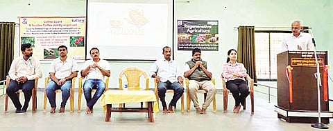 ಪೆರಾಜೆ ಪ್ರಾಥಮಿಕ ಕೃಷಿ ಪತ್ತಿನ ಸಹಕಾರ ಸಂಘದಲ್ಲಿ ಆಯೋಜಿಸಿದ್ದ ಮಾಹಿತಿ ಕಾರ್ಯಕ್ರಮದಲ್ಲಿ ನಾಗೇಶ್ ಕುಂದಲ್ಪಾಡಿ ಮಾತನಾಡಿದರು .ಪ್ರಕೃತಿ ಪೊನ್ನಮ್ಮ, ಉದಯ್‌ಕುಮಾರ್, ನಂಜಪ್ಪ ನಿಡ್ಯಮಲೆ, ಪಿ.ಎಂ.ಅಶೋಕ ಇದ್ದರು.