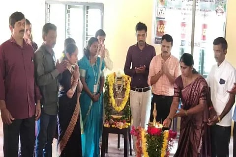 ಸಾಗರ ತಾಲೂಕಿನ ಕುದುರೂರು ಗ್ರಾಮದಲ್ಲಿ ಆಯೋಜಿಸಿದ್ದ ಧರ್ಮಸ್ಥಳ ಯೋಜನೆಯ ತುಮರಿ ವಲಯ ಮಟ್ಟದ ಪದಾಧಿಕಾರಿಗಳ ತರಬೇತಿ ಕಾರ್ಯಕ್ರಮವನ್ನು ಗ್ರಾಪಂ ಅಧ್ಯಕ್ಷೆ ಉಮಾ ನಾಗೇಂದ್ರ ಉದ್ಘಾಟಿಸಿದರು. ದಿನೇಶ್, ಪಿ.ದಯಾನಂದ್, ಲಕ್ಷ್ಮೀ, ಸುಶ್ಮಿತಾ ನಾಗರಾಜ್ ಇತರರಿದ್ದರು.