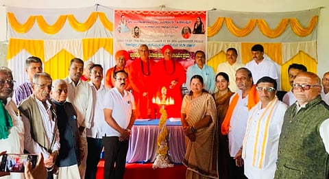 ಶಿಕಾರಿಪುರದ ವಿರಕ್ತಮಠದಲ್ಲಿ ಆಯೋಜಿಸಿದ್ದ ಶ್ರಾವಣ ಮಾಸದಲ್ಲಿ ಶ್ರವಣಾನುಭವ ಕಾರ್ಯಕ್ರಮದಲ್ಲಿ ಶ್ರೀ ಮಹಂತ ಸ್ವಾಮೀಜಿ, ಕೆ.ಎಸ್​.ಗುರುಮೂರ್ತಿ, ಸುಧೀರ್​, ನಾಗರಾಜ್​ ಗೌಡ , ಎನ್​.ವಿ.ಈರೇಶ್​, ರೂಪಕಲಾ ಹೆಗ್ಡೆ ಇತರರಿದ್ದರು.