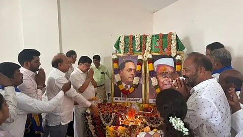 ತೀರ್ಥಹಳ್ಳಿಯಲ್ಲಿ ಆಯೋಜಿಸಿದ್ದ ಕಾರ್ಯಕ್ರಮದಲ್ಲಿ ಡಾ. ಅಂಬೇಡ್ಕರ್, ಡಾ. ಬಾಬು ಜಗಜೀವನ ರಾಮ್ ಭಾವಚಿತ್ರಗಳಿಗೆ ಶಾಸಕ ಆರಗ ಜ್ಞಾನೇಂದ್ರ ಪುಷ್ಪಾರ್ಚನೆ ಮಾಡಿದರು. ಆರ್.ಎಂ.ಮಂಜುನಾಥ ಗೌಡ, ರತ್ನಾಕರ ಶೆಟ್ಟಿ, ಕೆ.ಶ್ರೀನಿವಾಸ್ ಇತರರಿದ್ದರು.
