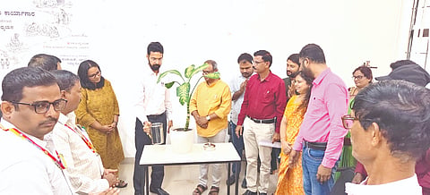 ಯಾದಗಿರಿಯಲ್ಲಿ ಮಂಗಳವಾರ ಹಮ್ಮಿಕೊಂಡ ಅಧ್ಯಯನ ಮತ್ತು -Àಲಿತಾಂಶಗಳ ಅವಲೋಕನ ಕಾರ್ಯಾಗಾರವನ್ನು ಜಿಪಂ ಸಿಇಒ ಲವೀಶ ಒರ್ಡಿಯಾ ಉದ್ಘಾಟಿಸಿದರು. ಪ್ರಶಾಂತ ಕಾಮತ್ ಇತರರಿದ್ದರು.