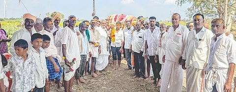 ರಘುನಾಥನಹಳ್ಳಿಯಲ್ಲಿ ಶ್ರೀ ಮಲಿಯಮ್ಮದೇವಿಯ ಉತ್ಸವ ಗ್ರಾಮದ ಪ್ರಮುಖ ಬೀದಿಗಳಲ್ಲಿ ನಡೆಯಿತು. ಪ್ರಮಖರಾದ ಬಸವರಡ್ದೆಪ್ಪ, ಮಲ್ಲಪ್ಪ, ನಾಗರಾಜ, ಶರಣಪ್ಪ ಇತರರಿದ್ದರು.