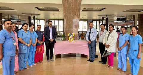 ಯಳ್ಳೂರ ಕೆಎಲ್‌ಇ ಶತಮಾನೋತ್ಸವ ಚಾರಿಟಬಲ್ ಆಸ್ಪತ್ರೆ ಮತ್ತು ವೈದ್ಯಕೀಯ ಸಂಶೋಧನಾ ಕೇಂದ್ರದಲ್ಲಿ  ಅಂಬೇಡ್ಕರ್ ಜಯಂತಿ ಆಚರಿಸಲಾಯಿತು. ನವೀನ್ ಎನ್., ಡಾ.ಸಂಜಯ ಕಂಬಾರ ಇತರರಿದ್ದರು.