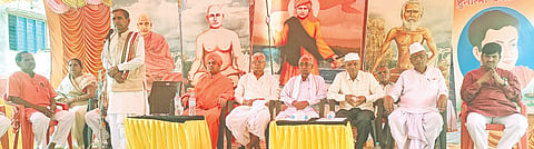ಬಸವಕಲ್ಯಾಣದಲ್ಲಿ ಮಂಗಳವಾರ ಹಮ್ಮಿಕೊಂಡಿದ್ದ ಹುತಾತ್ಮ ಧರ್ಮಪ್ರಕಾಶಜಿ ಅವರ 88ನೇ ಬಲಿದಾನ ಸ್ಮತಿ ಕಾರ್ಯಕ್ರಮದಲ್ಲಿ ಪಂಡಿತ ನಯನಕುಮಾರ ಆಚಾರ್ಯ ಮಾತನಾಡಿದರು. ಶ್ರೀ ಅಭಿನವ ಘನಲಿಂಗ ರುದ್ರಮುನಿ ಶಿವಾಚಾರ್ಯ, ಮಾಣಿಕರಾವ ಲಾಡ್​, ಪಂಡಿತ ರಾಜವೀರ ಶಾಸ್ತ್ರಿ, ಬಸವರಾಜ ಆರ್ಯ, ಲಕ್ಷ್ಮಣರಾವ ಗುರೂಜಿ ಇದ್ದರು.