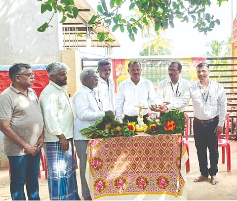 ಕಿಟದಾಳ ಗ್ರಾಮದಲ್ಲಿ ಹಮ್ಮಿಕೊಂಡಿದ್ದ ಹೈನುಗಾರಿಕೆ ತರಬೇತಿಯನ್ನು ಎಚ್.ಆರ್.ಲವಕುಮಾರ ಉದ್ಘಾಟಿಸಿದರು. ಡಾ.ಬಾಹುಬಲಿ ಸಗರೆ, ಗೋವಿಂದನಾಯ್ಕ ನಾಯ್ಕರ, ಪಡೆಪ್ಪ ಬಂಡ್ರೋಳಿ, ರುದ್ರಯ್ಯ ಹಿರೇಮಠ ಇತರರಿದ್ದರು.