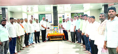 ಗೋಕಾಕದ ಎನ್‌ಎಸ್‌ಎಫ ಕಾರ್ಯಾಲಯದಲ್ಲಿ ಅಂಬೇಡ್ಕರ್ ಜಯಂತಿ ಆಚರಿಸಲಾಯಿತು. ಬಾಲಚಂದ್ರ ಜಾರಕಿಹೊಳಿ, ಮಹಾದೇವ ಶೆಕ್ಕಿ, ಸಿದ್ದಲಿಂಗಪ್ಪ ಕಂಬಳಿ ಇತರರಿದ್ದರು.