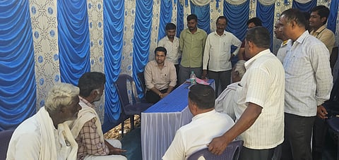 ಹನುಮಂತನಗರದ ಶ್ರೀ ಆತ್ಮಲಿಂಗೇಶ್ವರ ಪುಣ್ಯ ಕ್ಷೇತ್ರದಲ್ಲಿ ಪ್ರತಿ ವರ್ಷದಂತೆ ಶಿವರಾತ್ರಿ ಹಬ್ಬದ ಪ್ರಯುಕ್ತ ಐತಿಹಾಸಿಕ ದನಗಳ ಜಾತ್ರೆಗೆ ಶ್ರೀ ಆತ್ಮಲಿಂಗೇಶ್ವರ ಧರ್ಮದರ್ಶಿ ಮಂಡಳಿಯ ಸಂಚಾಲಕ  ಆಶಯ್ ಜಿ. ಮಧು ನೋಂದಣಿ ಪ್ರಕ್ರಿಯೆಗೆ ಚಾಲನೆ ನೀಡಿದರು.