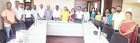 ಕುಶಾಲನಗರದ ಕನ್ನಿಕಾ ವಿವಿಧೋದ್ದೇಶ ಸಹಕಾರ ಸಂಘಕ್ಕೆ ಆಯ್ಕೆಯಾದ ಕಾರ್ಯಕಾರಿಣಿ ಮಂಡಳಿ. ಬಿ.ಅಮೃತ್‌ರಾಜ್ ,ಮಂಜುನಾಥ್ ಇತರರಿದ್ದರು.