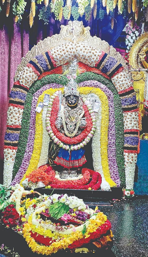 ಶ್ರೀಮದ್ದೂರಮ್ಮನಿಗೆ ವಿಶೇಷ ಅಲಂಕಾರ ಮಾಡಿರುವುದು.