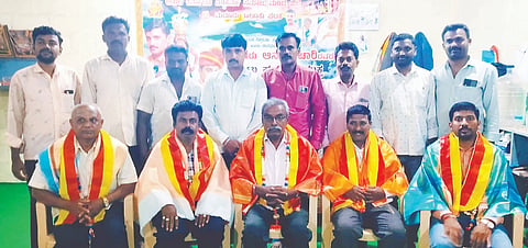  ಮದ್ದೂರು ನಗರದಲ್ಲಿ ನಡೆದ 2024-25ನೇ ಸಾಲಿನ ಮಹಿಳಾ ತರಬೇತಿ ಯೋಜನೆಯಡಿ ಅಸಿಸ್ಟೆಂಟ್ ಪ್ಯಾಷನ್ ಡಿಸೈನರ್ ತರಬೇತಿ ಕಾರ್ಯಕ್ರಮಕ್ಕೆ ರಾಜ್ಯ ಮಹಿಳಾಭಿವೃದ್ಧಿ ನಿಗಮದ ಅಧ್ಯಕ್ಷೆ ಜಿ.ಪದ್ಮಾವತಿ ಚಾಲನೆ ನೀಡಿದರು. ಕೆ.ಮಧುಕುಮಾರ್, ಗೀತಾಲಕ್ಷ್ಮೀ, ಮಹಮದ್ ಮುಕ್ತಾರ್, ಲಕ್ಷ್ಮೀ, ರಾಜಣ್ಣ, ಪುಷ್ಪಾ ಇದ್ದರು.