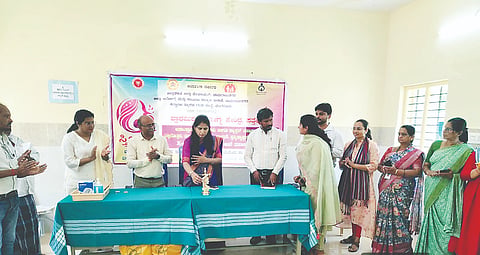 ಕೊಳ್ಳೇಗಾಲ ತಾಲೂಕಿನ ಸತ್ತೇಗಾಲ ಗ್ರಾಮದ ಪ್ರಾಥಮಿಕ ಆರೋಗ್ಯ ಕೇಂದ್ರದಲ್ಲಿ ಮಂಗಳವಾರ ಆಯೋಜಿಸಿದ್ದ  ಸ್ತನ, ಗರ್ಭಕಂಠ ಹಾಗೂ ಬಾಯಿ ಕ್ಯಾನ್ಸರ್ ಉಚಿತ ತಪಾಸಣಾ ಶಿಬಿರವನ್ನು ಜಿಲ್ಲಾಧಿಕಾರಿ ಶ್ರೀರೂಪಾ ಉದ್ಘಾಟಿಸಿದರು. ತಹಸೀಲ್ದಾರ್ ಬಸವರಾಜು, ಪ್ರಭಾರ ಡಿಎಚ್‌ಒ ಡಾ.ರಾಜೇಶ್ ಇತರರು ಪಾಲ್ಗೊಂಡಿದ್ದರು.