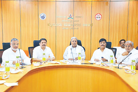 ಗ್ರೇಟರ್ ಮೈಸೂರು ಸಂಬಂಧ ಮುಖ್ಯಮಂತ್ರಿ ಸಿದ್ದರಾಮಯ್ಯ ಅಧ್ಯಕ್ಷತೆಯಲ್ಲಿ ಅಧಿಕಾರಿಗಳ ಸಭೆ ಆಯೋಜಿಸಲಾಗಿತ್ತು.
