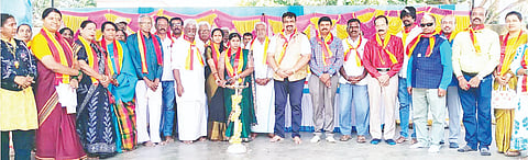 ಅಲೆಯನ್ಸ್  ಪ್ರಿನ್ಸ್, ಐಕ್ಯ, ನಿಧಿ ಮತ್ತಿತರ ಸಂಘಟನೆಗಳ ಸಹಯೋಗದಲ್ಲಿ ಆಯೋಜಿಸಿದ್ದ ಕನ್ನಡ ರಾಜ್ಯೋತ್ಸವವನ್ನು ಎಚ್.ಎಸ್.ಸವಿತಾ ಉದ್ಘಾಟಿಸಿದರು. ಎಸ್.ವೆಂಕಟೇಶ್, ಅಂಶಿ ಪ್ರಸನ್ನಕುಮಾರ್, ಮಹಾಬಲೇಶ್ವರ ಬೈರಿ, ಎನ್. ಬೆಟ್ಟೇಗೌಡ, ಗಣೇಶ್, ಕಸ್ತೂರಿ ಚಂದ್ರು, ಪಲ್ಲವಿ, ಅನುಪಮಾ ಇತರರಿದ್ದರು.